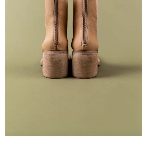 New Free People Essential Chelsea Boots Size 38.5 - Picture 8 of 14